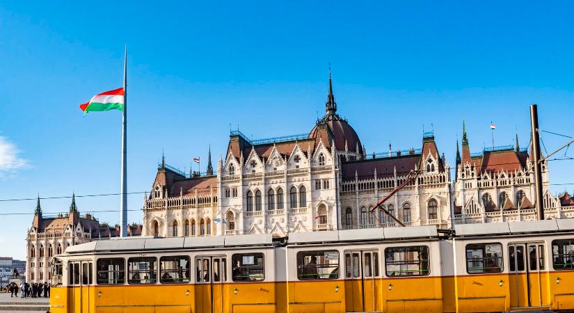 Rendkívüli jármű vágtatott végig Budapesten a villamos síneken, aki látta, meghökkent