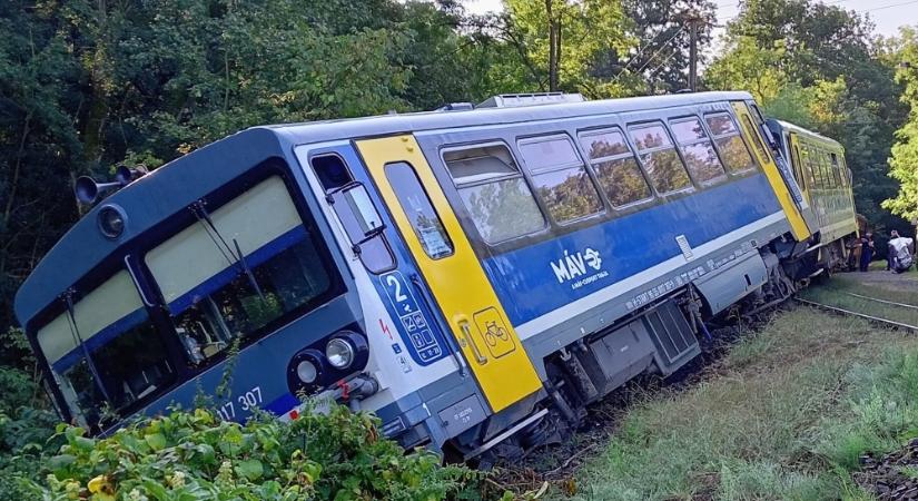 Kisiklott egy vonat több kocsija Magyarkút megállóhelynél