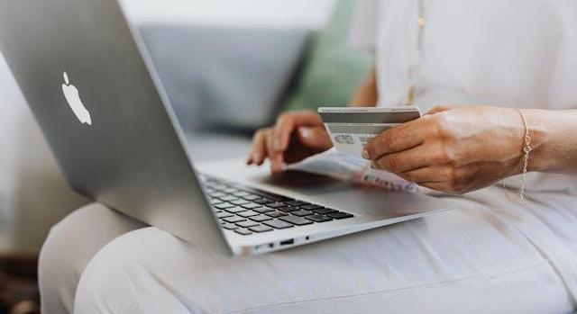 Lassú weboldal, rossz dizájn, gyenge biztonság – ezeken bukik az online vásárlás