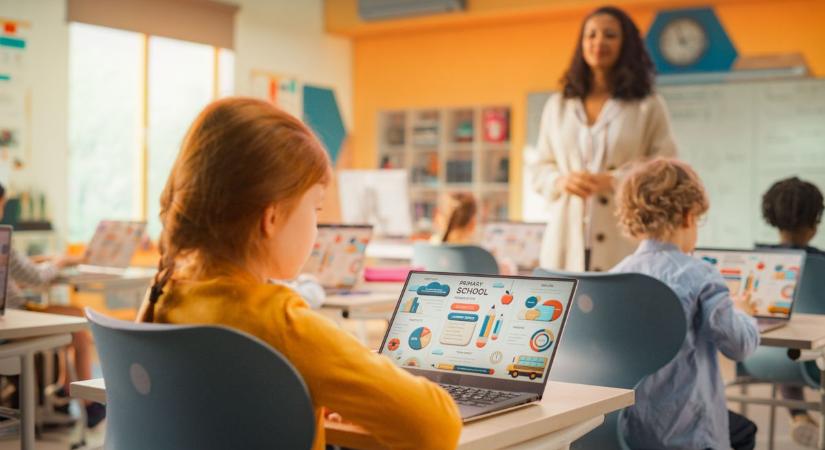 Ingyenes laptopkra lehet pályázni a 4iG alapítvány pályázatán