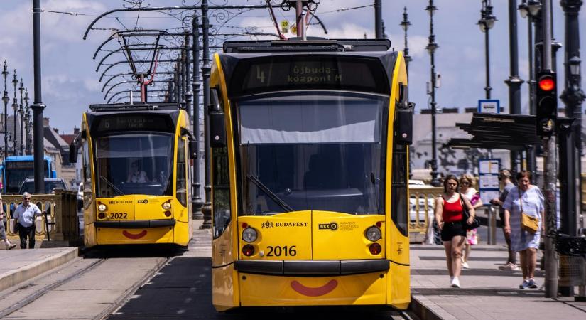 Egy utas rögzítette, hogy egy budapesti villamosvezető menet közben szinte végig mobilozott