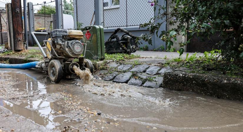 Ezért szünetel az ivóvízellátás Győr-Nádorváros egyik utcájában – galéria