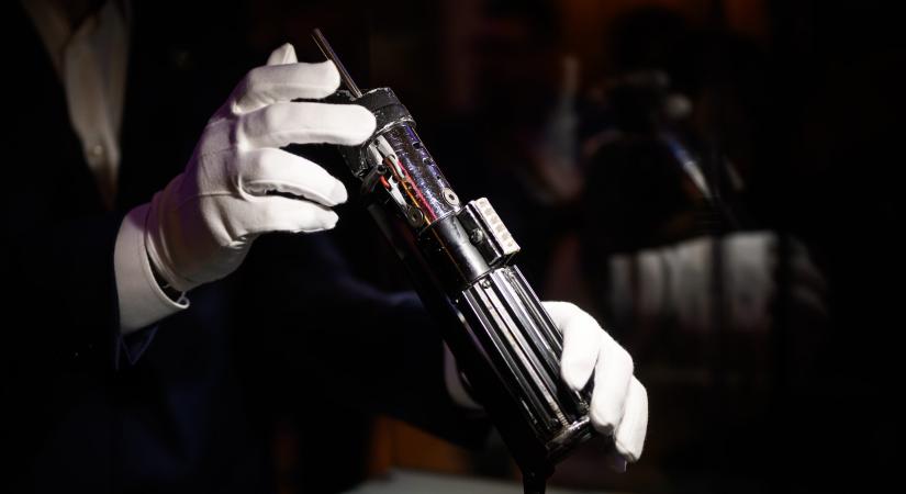 1,2 milliárd forintért kelt el Darth Vader fénykardja egy aukción