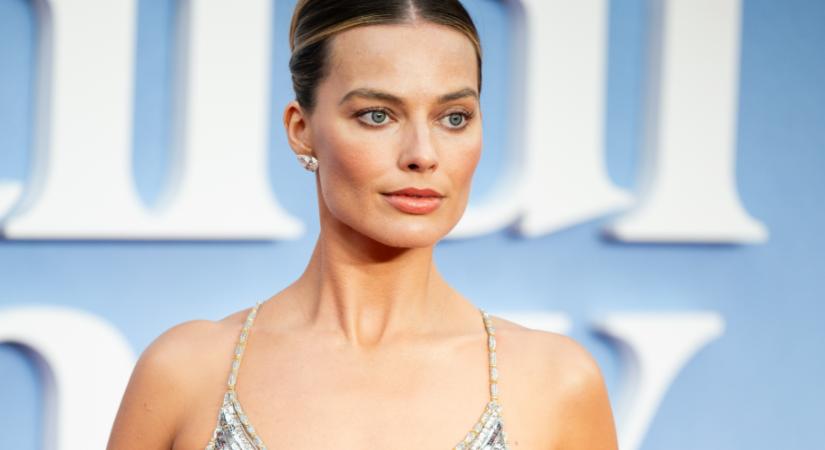 Margot Robbie még sosem viselt ilyen merész ruhát, mindenki róla beszél