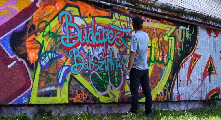 A street art inspirálta az évad új arculatát a Budapest Bábszínházban