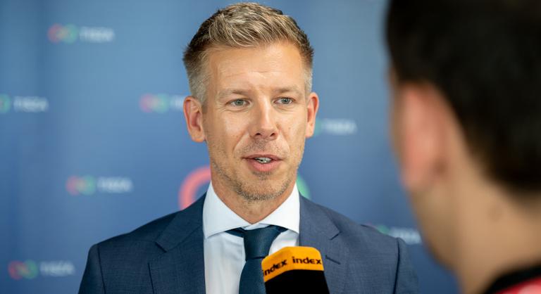 Újabb cikkel kell adóznunk Magyar Péternek, aki már a sajtópiacot is irányítani akarja