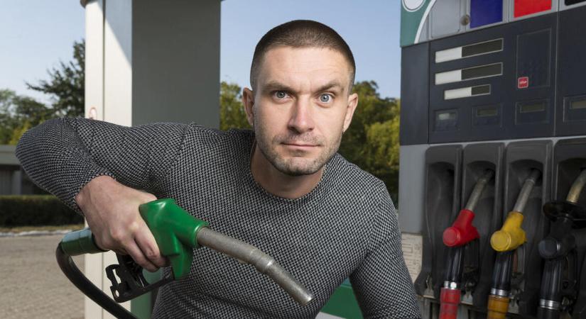 Nem fog hinni a szemének szombaton a benzinkúton