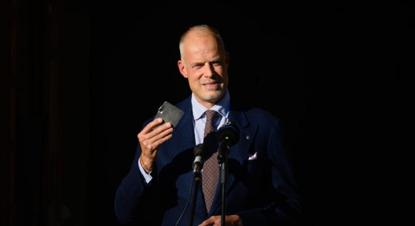 Honvédelmi miniszter: A haza védelme nemcsak kötelesség, hanem jog is