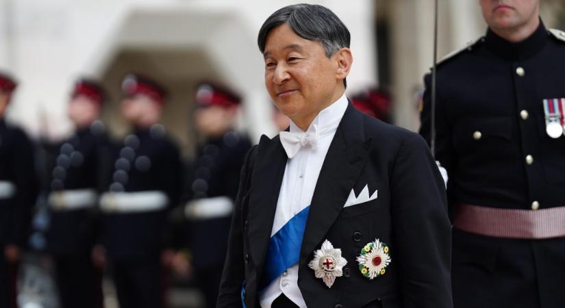A japán császár is fejet hajtott a Nagaszakira ledobott atombomba áldozatainak emlékművénél