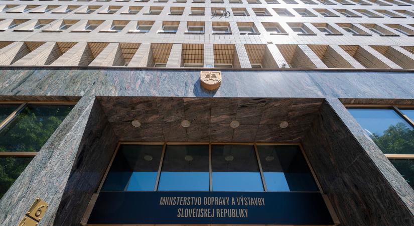 A közlekedési minisztériumot is utolérte a sárgaság