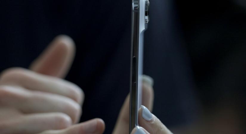 Az új iPhone Air elhozza a SIM-kártya végét?