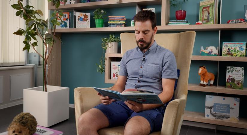 Gyermekorvosok és -ápolók buzdítanak meseolvasásra