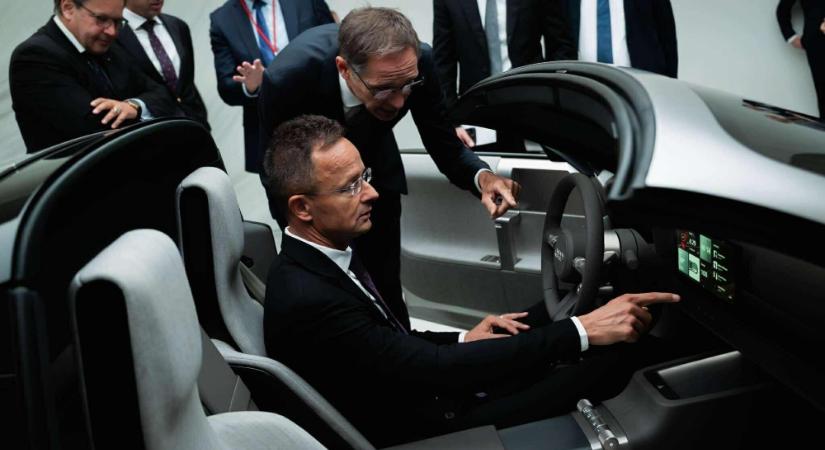 Szijjártó Péter: Óriási sikerek előtt áll ismételten a magyar autóipar