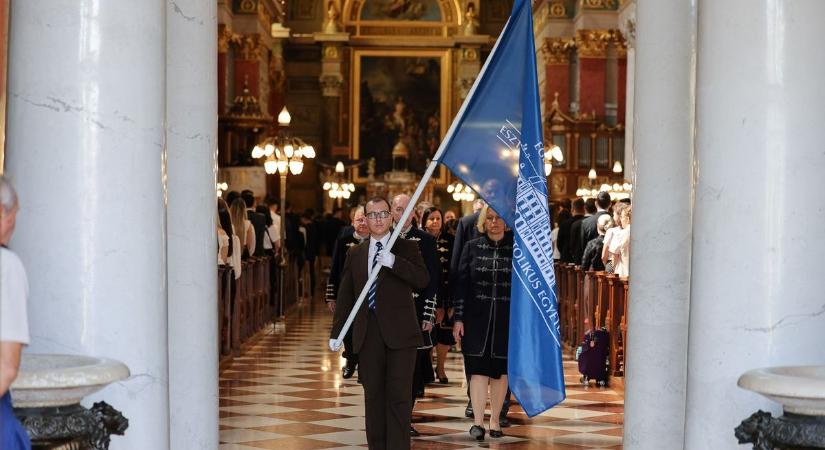 Hit, tudás és közösség: tanévnyitó ünnepség az EKKE-n fotók