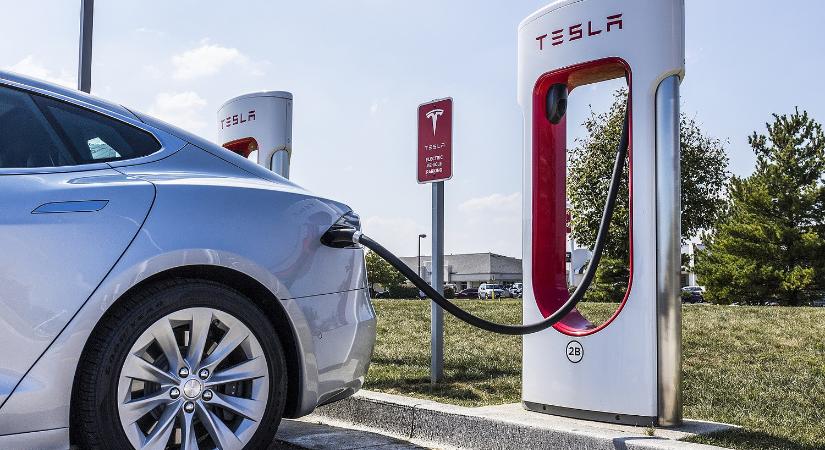 Új Tesla Supercharger töltőállomás nyílik Magyarországon