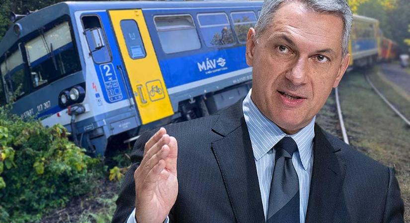 Évek óta az életveszélyes vasúti pályára engedik rá a vonatokat Verőcénél, ahol ma kisiklott egy vonat: mégis mikor akar ezzel foglalkozni Lázár János? – videó a cikkben