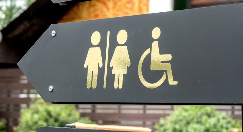 Kínában már sz*rni se lehet nyugodtan – Reklámokat kell nézned a WC-papírért