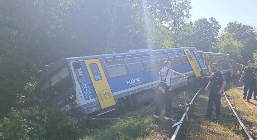 Sokkoló videó a kisiklott vonatról, ez okozhatta a balesetet