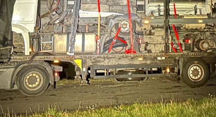 Négy kamiont pakolt egymásba a fekete öves horrorkaraván-specialista