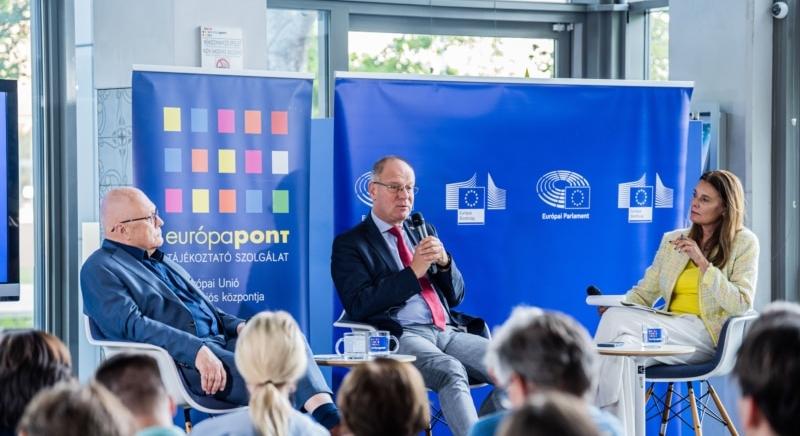 Navracsics Tibor: „Örömmel várom azt a pillanatot, amikor az EU egy francia vétót megkerül”