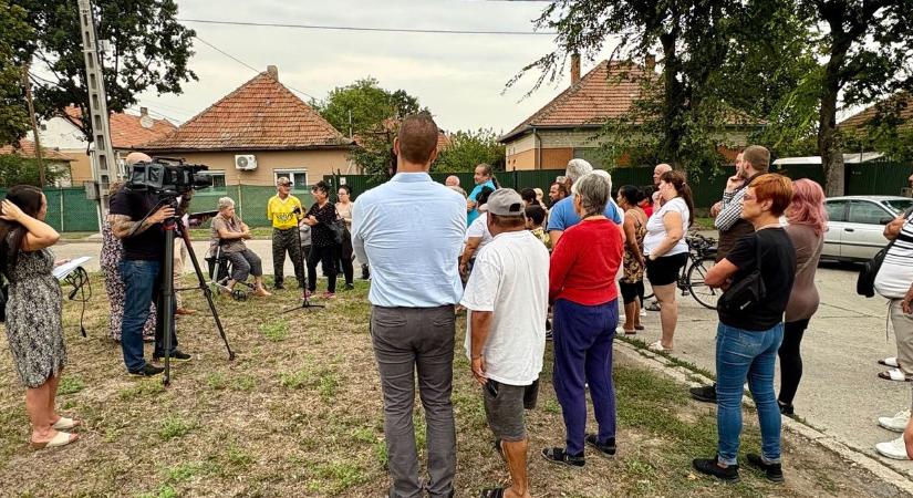 Előítéletek nélküli párbeszédre hívták a helyieket a képviselők