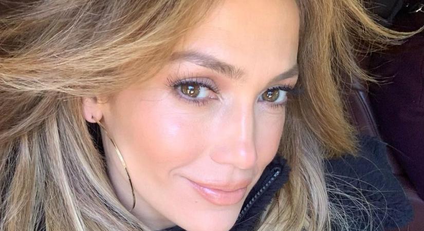 Jennifer Lopez szenzációs és divatos összeállítása