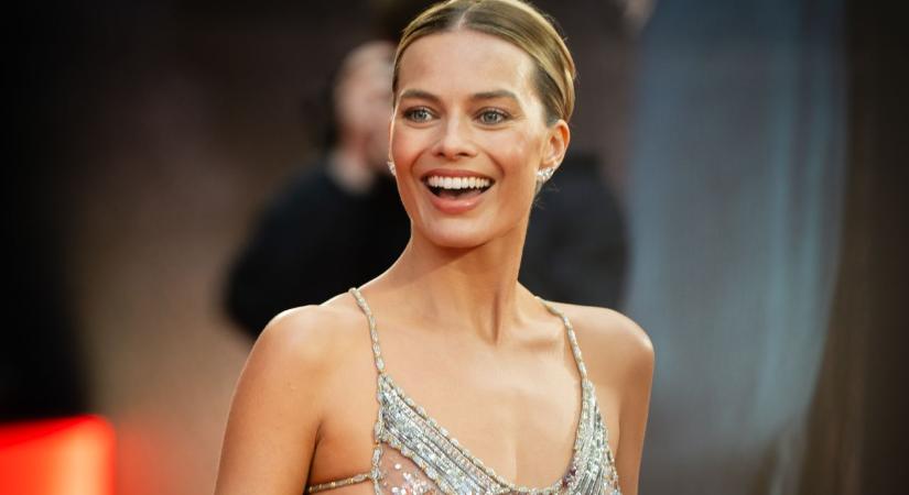 Margot Robbie felhúzta a pucérruhák pucérruháját: ámul a világ
