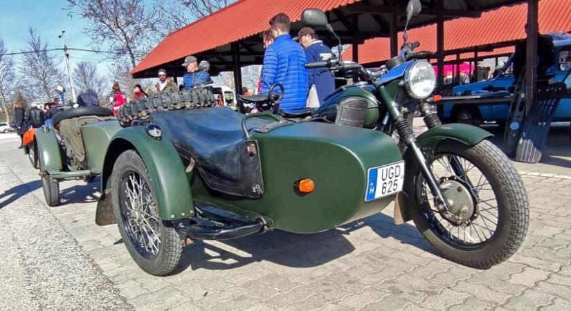 Elhalasztják a hétvégi Old Motors börzét - Rosszul időzített égi áldás