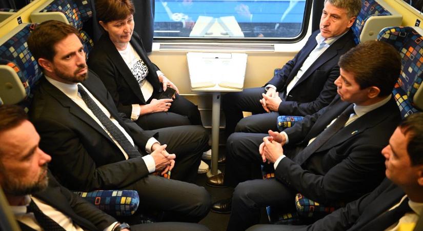 Történelmi járat: Magyarország és Ukrajna külügyminiszter-helyetteseivel indult el ez első közvetlen vonatjárat Ungvár–Budapest–Bécs útvonalon