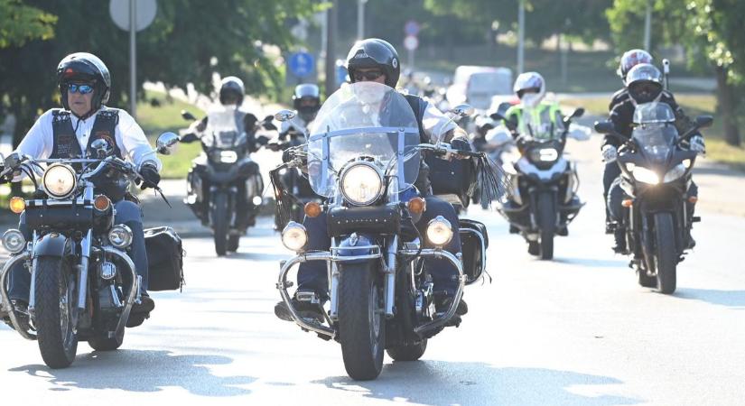 Több év kihagyás után, újra motoros felvonulással kezdődött a Gulyásfesztivál – galériával