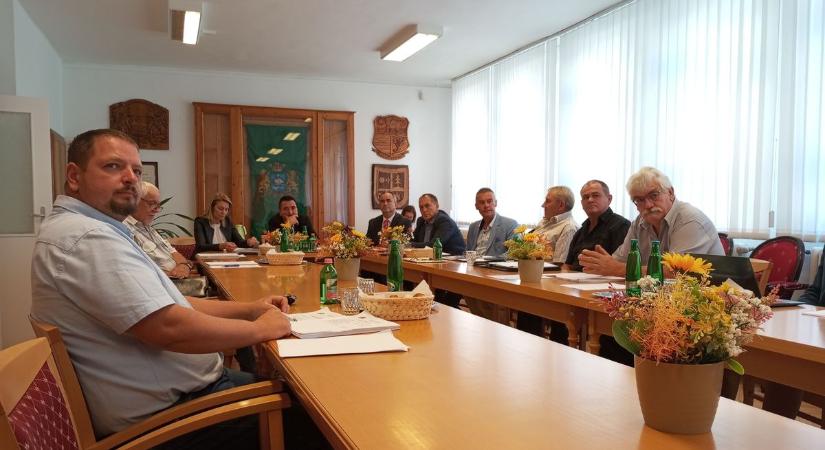Sárbogárd jövője biztos lábakon: Együttműködés és konstruktív döntések a testületben