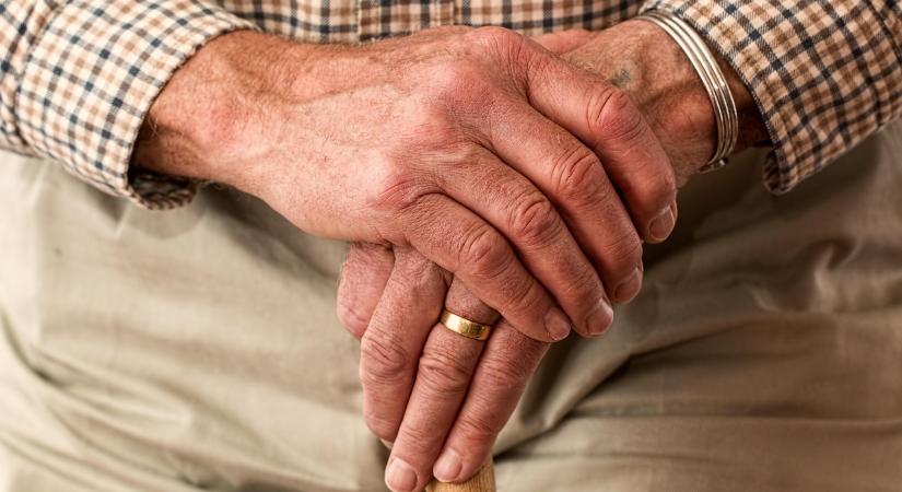 Ijesztő összefüggés van a végzettség és az öregedés között