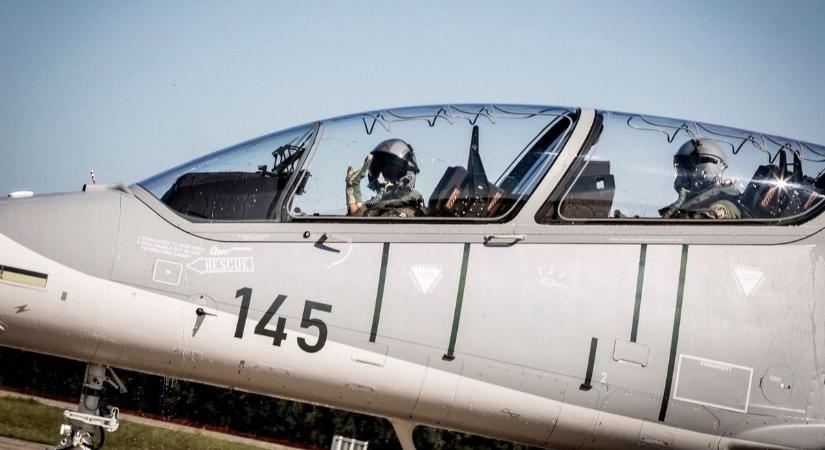 Új L-39NG repülőgépek érkeztek Kecskemétre, így újul meg a magyar vadászpilóta-képzés