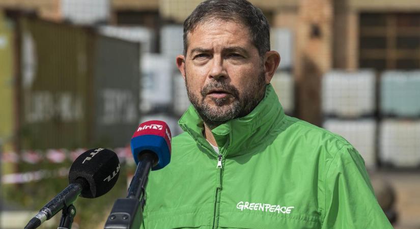 A pizzásdoboz azért nem ázik át, mert hormon- és immunrendszer-károsító anyagokkal van tele