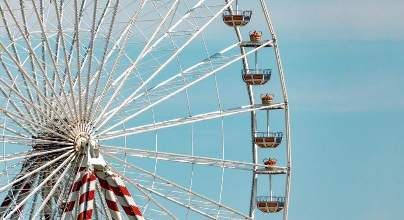 Halálos baleset történt Péterrévén a vidámpark felállításakor