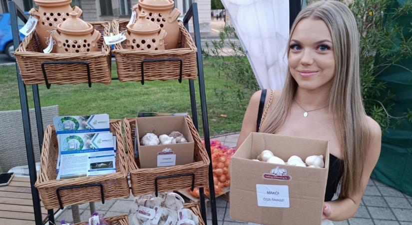 Nemcsak az igazi makói hagyma, de világsztár is várja a Hagymafesztivál látogatóit – galériával, videóval