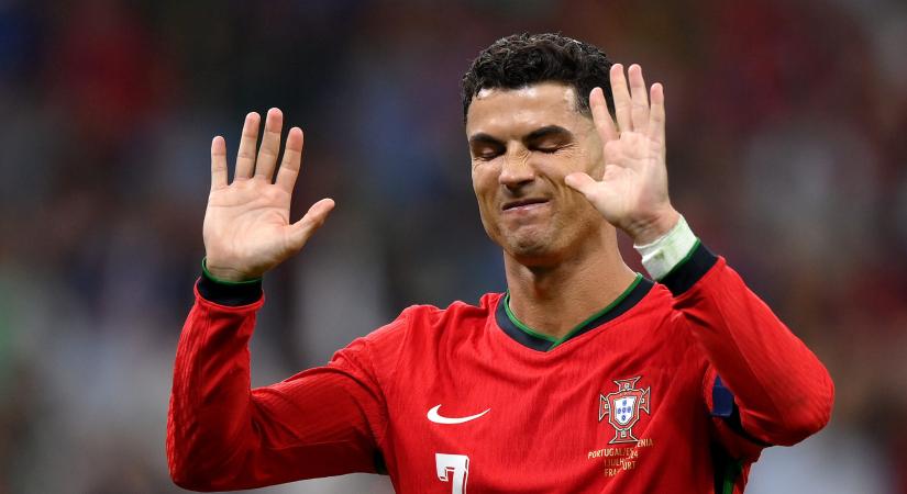 Ronaldo az őket dobáló szurkolóktól is elnézést kért a Puskásban