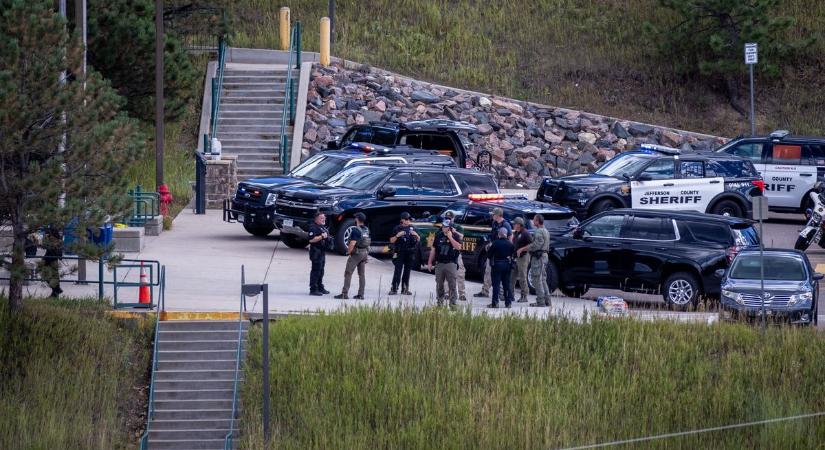 Fegyveres támadás egy coloradói középiskolában: két diák megsérült, az elkövető meghalt