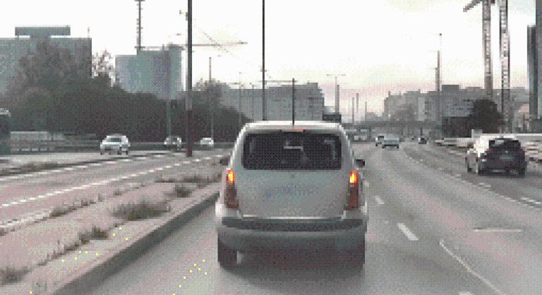 A forgalommal szemben hajtott fel egy Suzukis az Árpád hídra