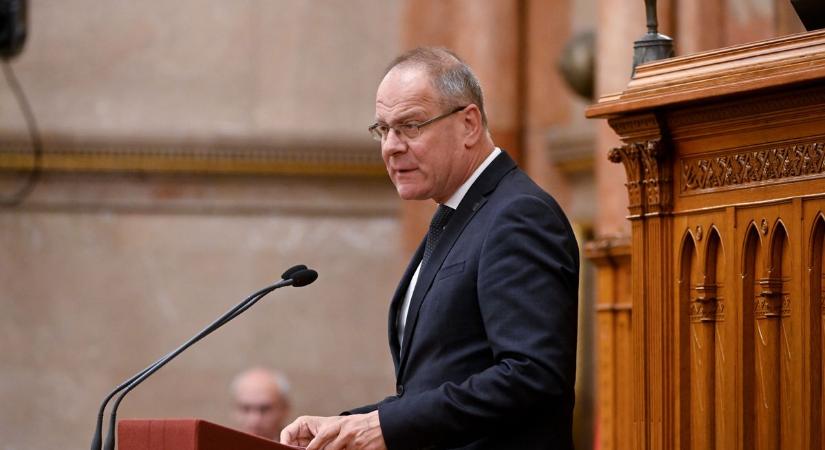 Navracsics Tibor bejelentést tett: eldőlt a jövője