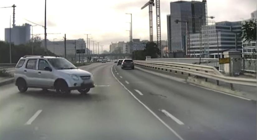 Videó: forgalommal szemben hajt fel egy suzukis az Árpád hídra