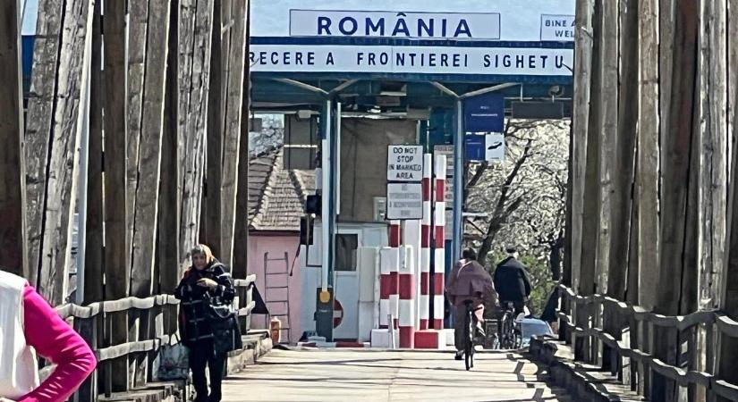 Meghosszabbították a forgalomkorlátozást a román határon a Tisza-híd javítása miatt