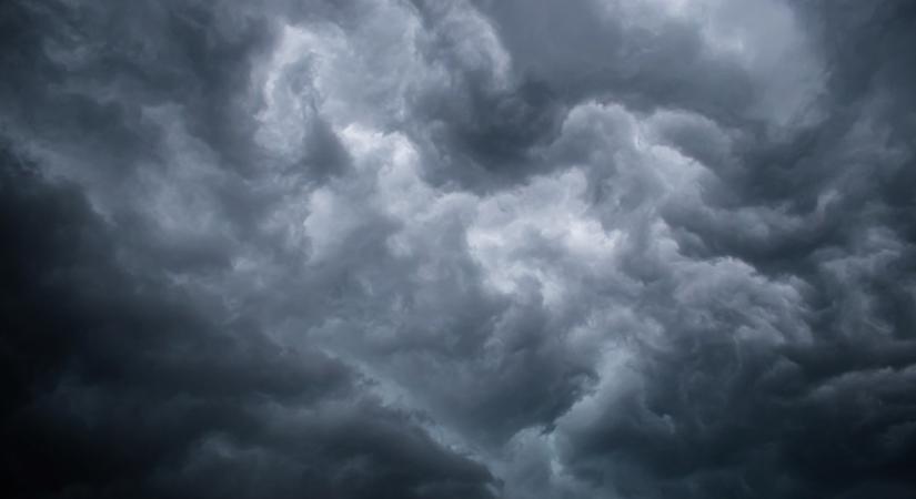 Szombaton is viszonylag meleg lesz, de záporokra, zivatarokra kell számítani