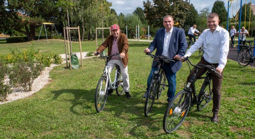 Még élhetőbb lett Bük – Közös kerekezéssel avatták fel az új fejlesztéseket