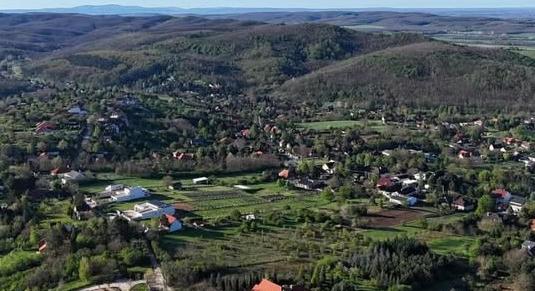 Másfél milliót kell fizetnie annak, aki Győrújbarátra akar költözni
