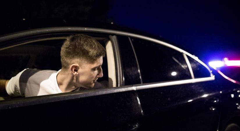 Több oka is volt menekülni annak a fiatal sofőrnek, akit Tiszafüreden igazoltattak a rendőrök