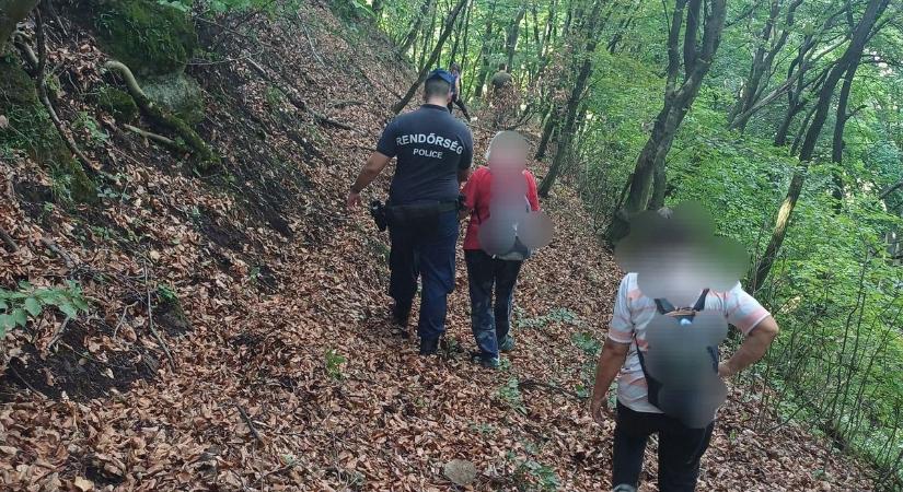 Úgy eltévedtek a túrázók, hogy a rendőröknek kellett megmenteni őket