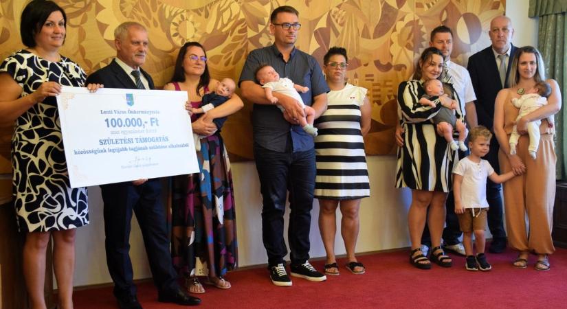 Oda kerül a pénz, ahol a legnagyobb szükség van rá! Családokat támogatnak a zalai városban (galéria)