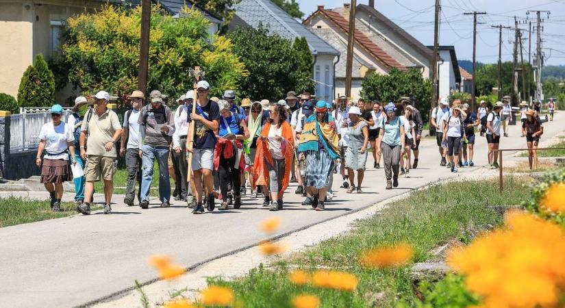 Motorral és kerékpárral is lehet csatlakozni a zarándoklathoz