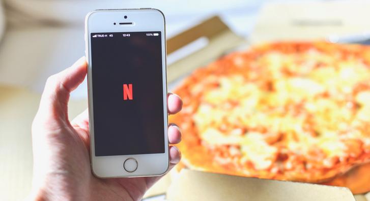 Álommeló karanténkivitelben: Netflixet bámulni, pizzát enni, mindezt 500 dolláros keresetért